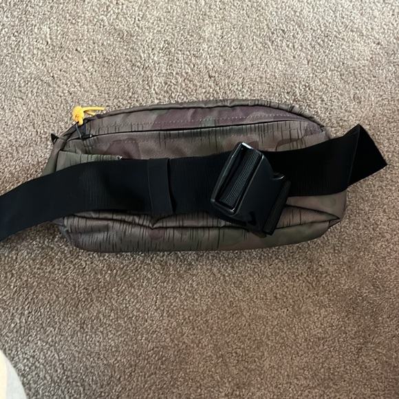 Volcom fanny pack - Picture 2 of 5